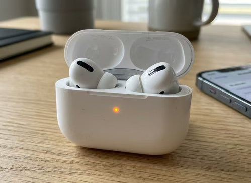 Why Is My AirPods Case Blinking Orange? Meaning, Causes & Easy Fixes